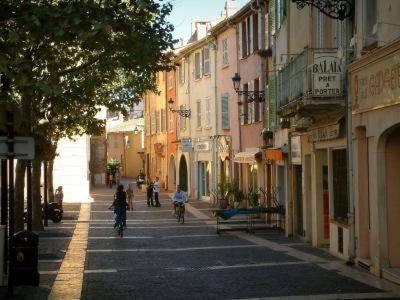 Formidable Studio Au Coeur Historique De Frejus Apartment Exterior foto